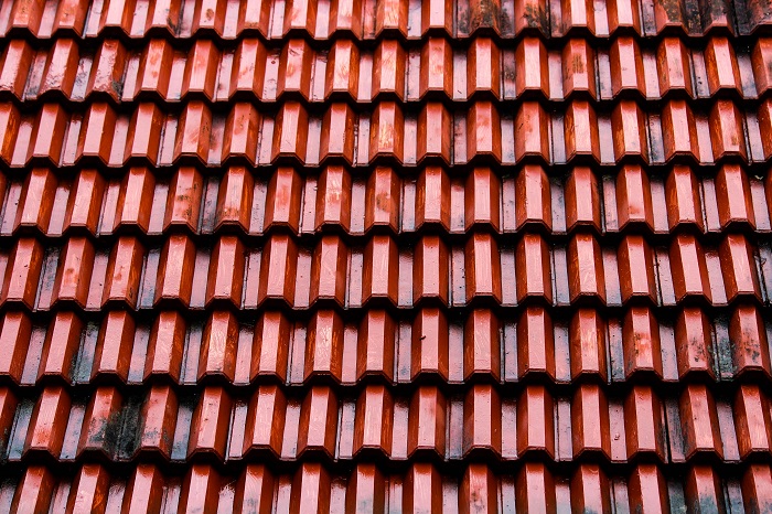 Červené plechové strechy